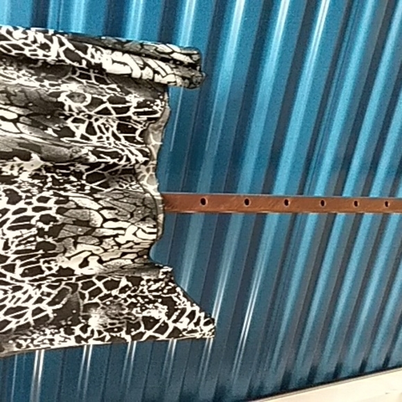 Brittany Black Shark hem, Short sleeve top - Picture 3 of 4